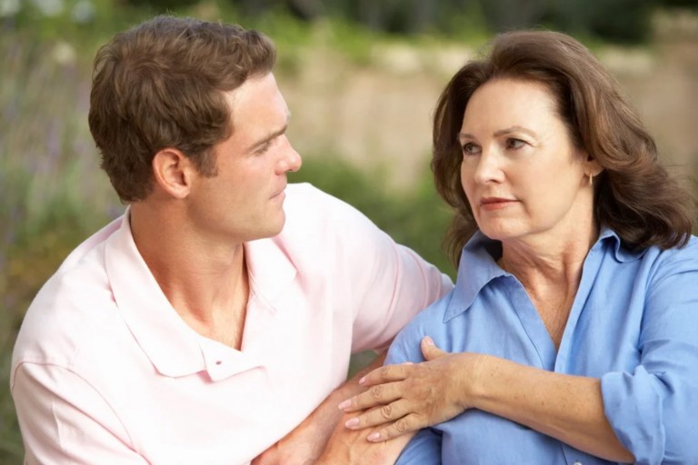 Sortir avec une cougar : 4 points importants à connaitre dans la relation